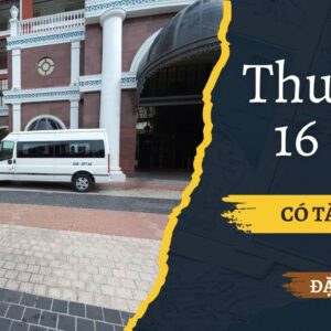 Xe thuê xe 16 chỗ có tài xế Ford Transit/Solati đời mới đang dừng đón đoàn khách du lịch tại một địa điểm nổi bật.