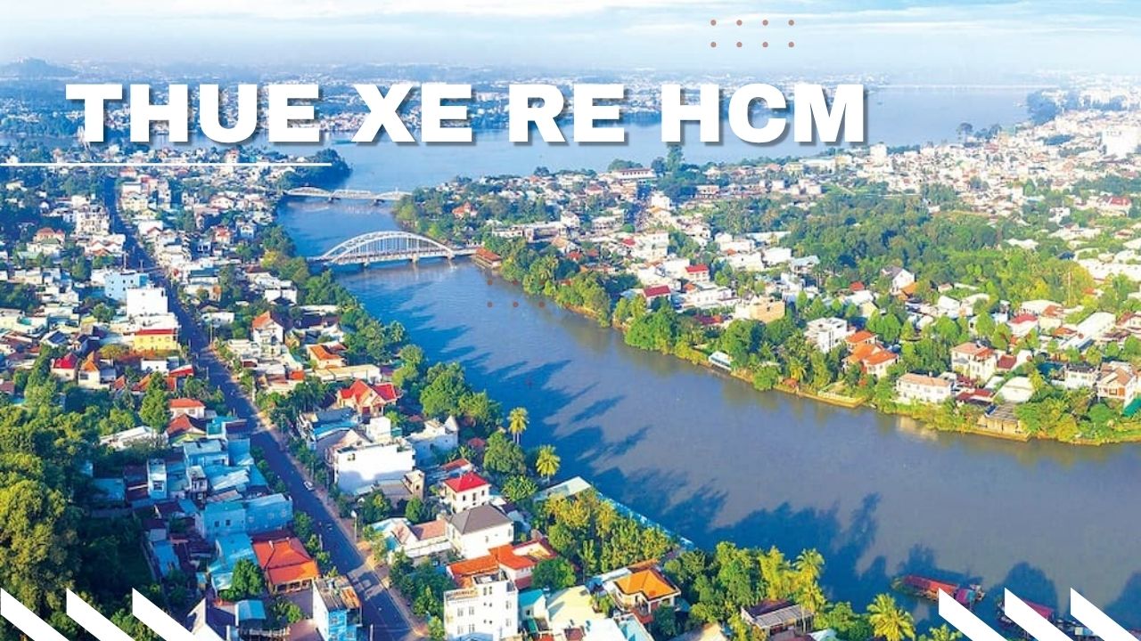 Xe 7 chỗ Sedona/Fortuner đang di chuyển trên cao tốc, phục vụ dịch vụ Thuê Xe Đi Đồng Nai an toàn và nhanh chóng cho gia đình.