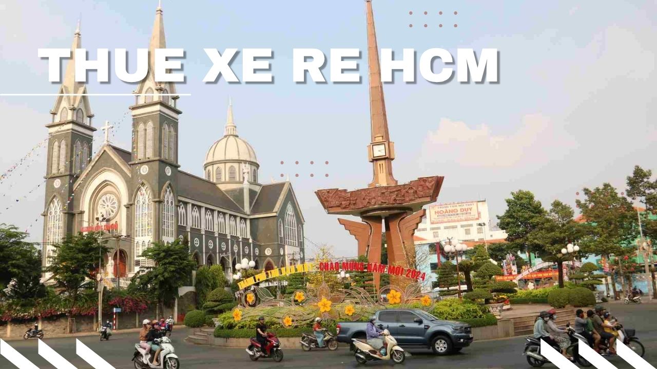 Xe 16 chỗ Solati/Transit đang chở đoàn khách di chuyển, minh họa dịch vụ Thuê Xe Đi Bình Dương cho nhóm đông người, tham quan hoặc teambuilding.