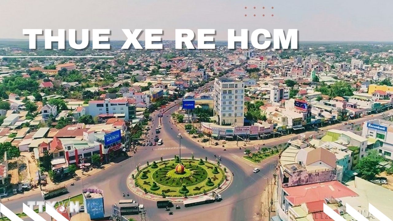 Xe du lịch 29 chỗ Universe/Samco sạch sẽ, đang chở đoàn khách du lịch khám phá Vườn Quốc gia Bù Gia Mập, minh họa dịch vụ Thuê Xe Đi Bình Phước cho đoàn lớn.