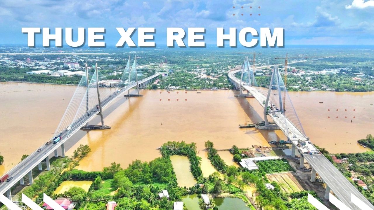 Xe Limousine 9 chỗ nội thất cao cấp hoặc xe 16 chỗ đang đỗ tại khu du lịch/cầu, minh họa dịch vụ Thuê Xe Đi Vĩnh Long cho đoàn.